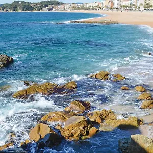 Appartement 3 Bedroom Beautiful In, Lloret de Mar